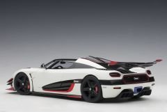 1:18 Koenigsegg One:1 White/Carbon Black 79016 - Autoart