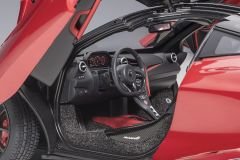 1:18 McLaren 720S Memphis Red 76072 - Autoart