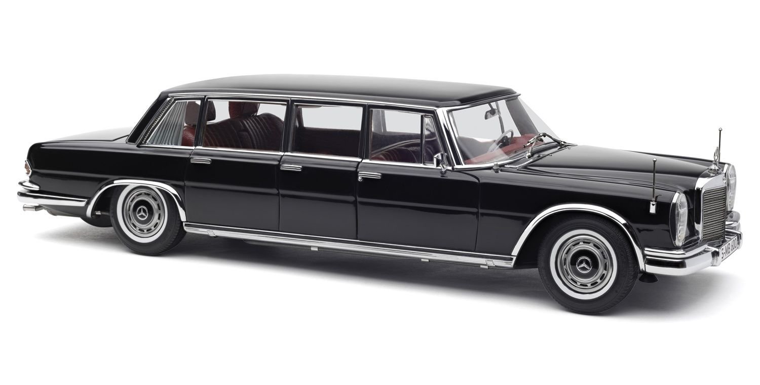 1:18 Mercedes-Benz 600 Pullman W100 Limousine Black M200 - CMC