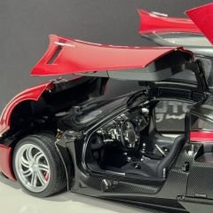 1:18 Pagani Huayra Red Met Black 2012 Diecast 78268 - Autoart