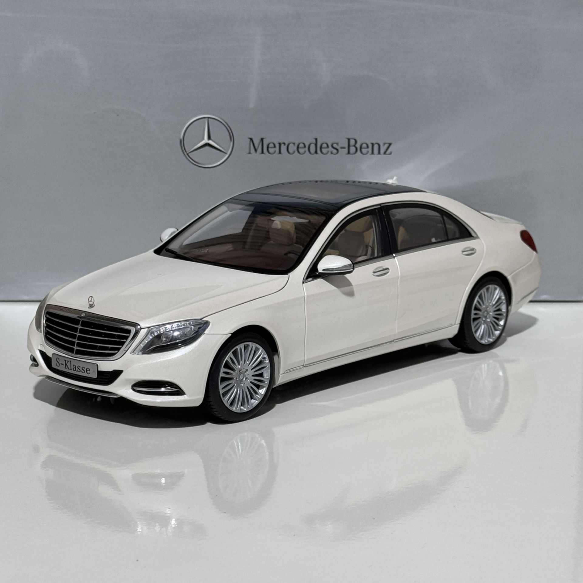 1:18 Mercedes-Benz S Class W222 Diamond White - Norev Dealer