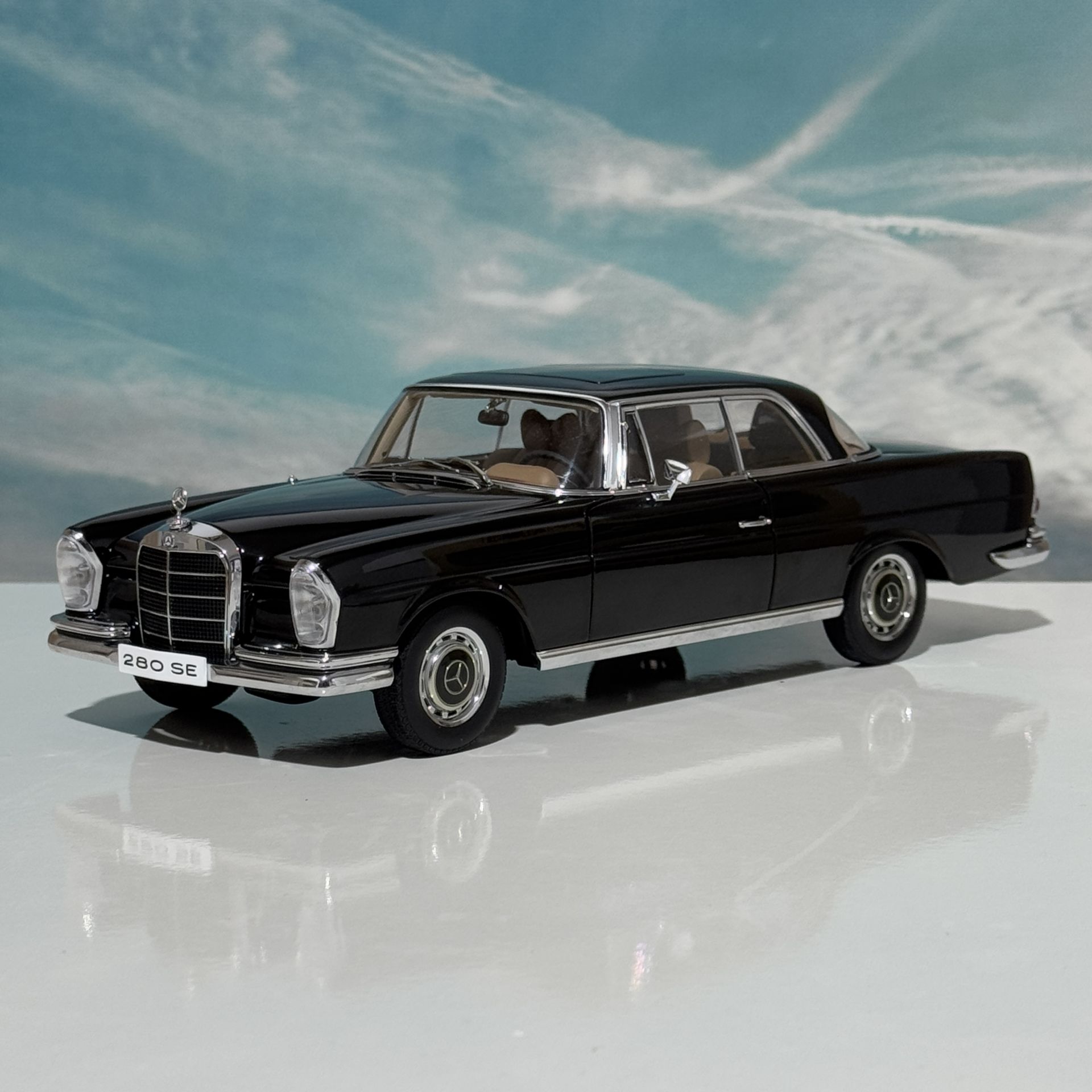 1:18 Mercedes-Benz 280 SE Automatic Coupe Black - Autoart