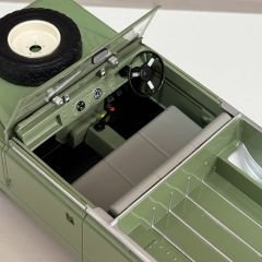 1:18 Land Rover 109 Pick Up Serie II Green - MCG
