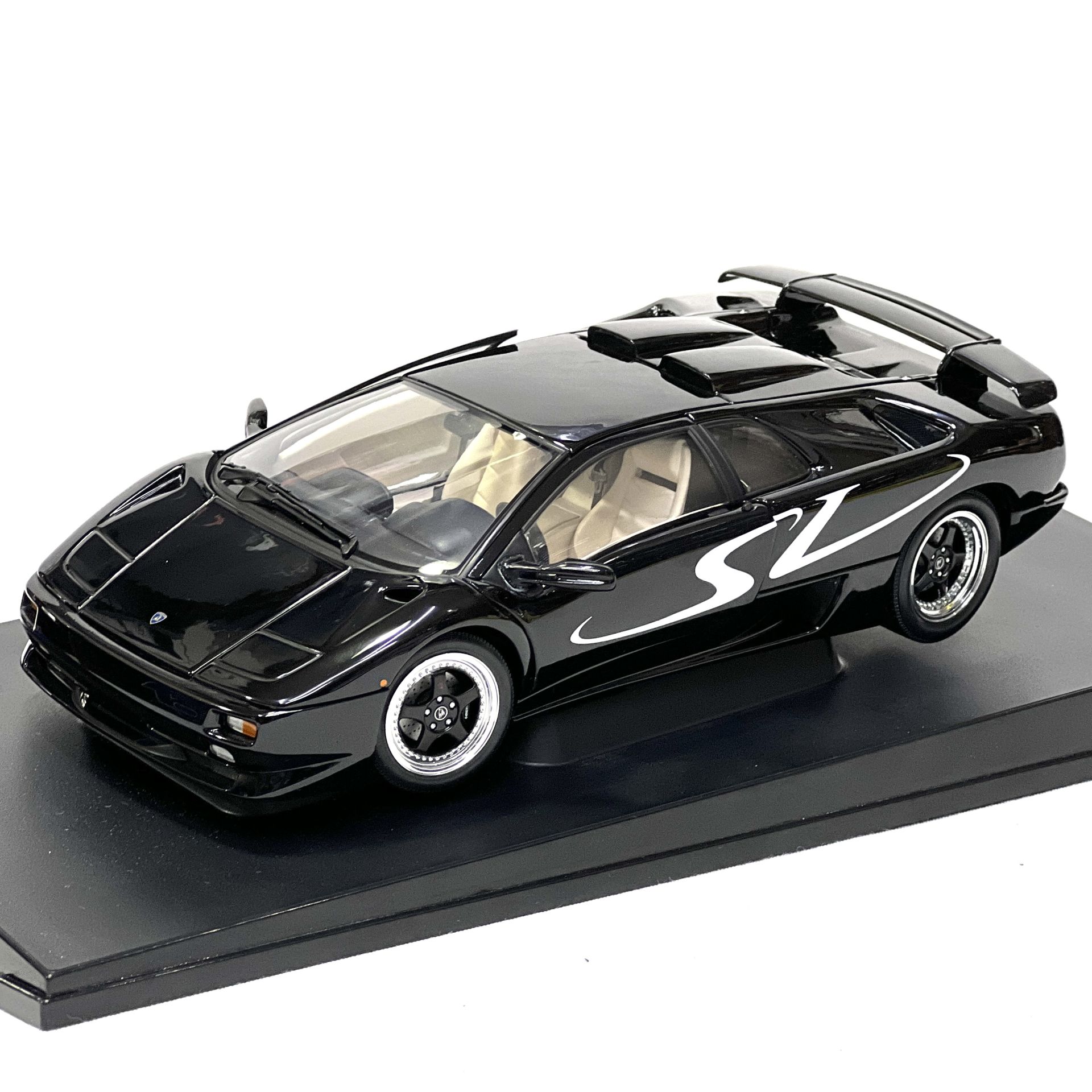 1:18 Lamborghini Diablo SV Coupe 1995 Black - Autoart