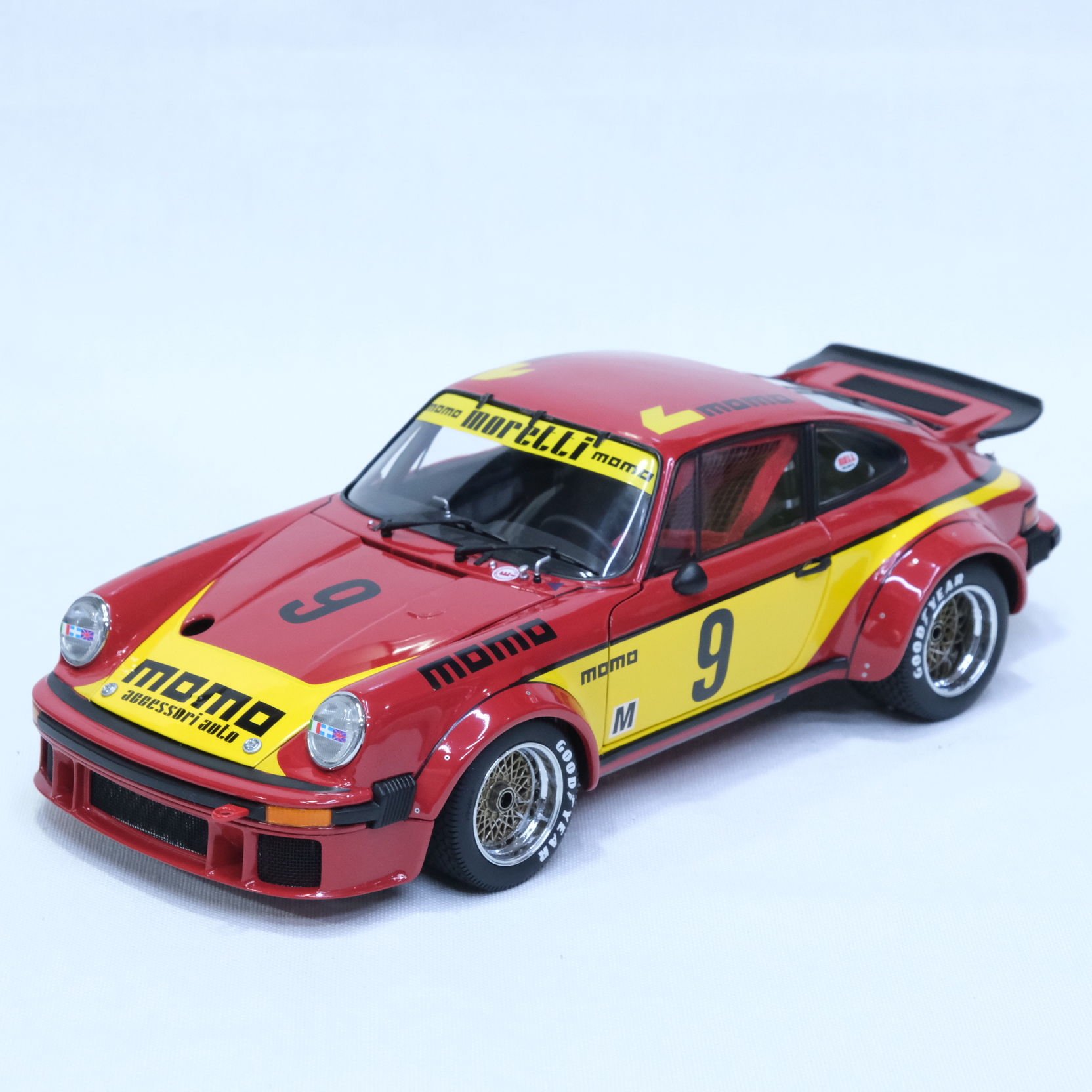 1:18 Porsche 934 RSR Silverstone GT Winner 1977 - Exoto