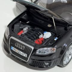 1:18 AUDI RS4 Phantomschwarz 2005 - Minichamps Dealer Edition