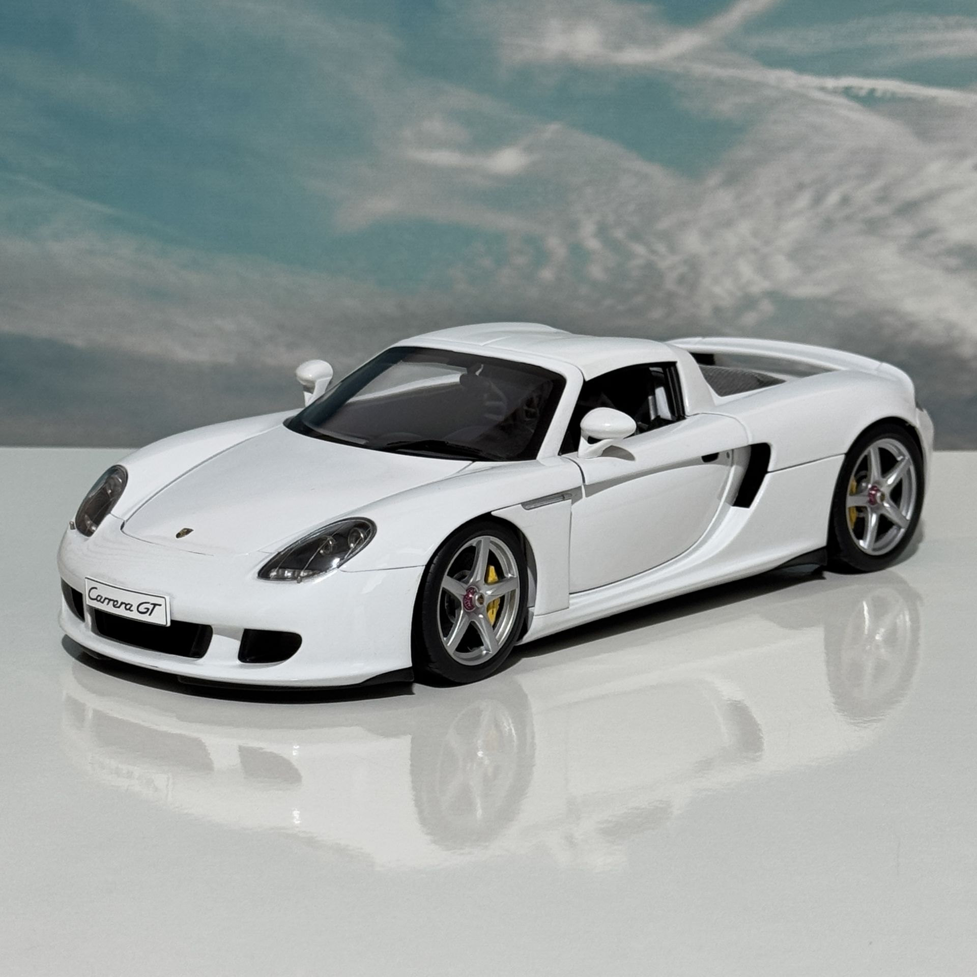 1:18 Porsche Carrera GT White 2003 78045 - Autoart