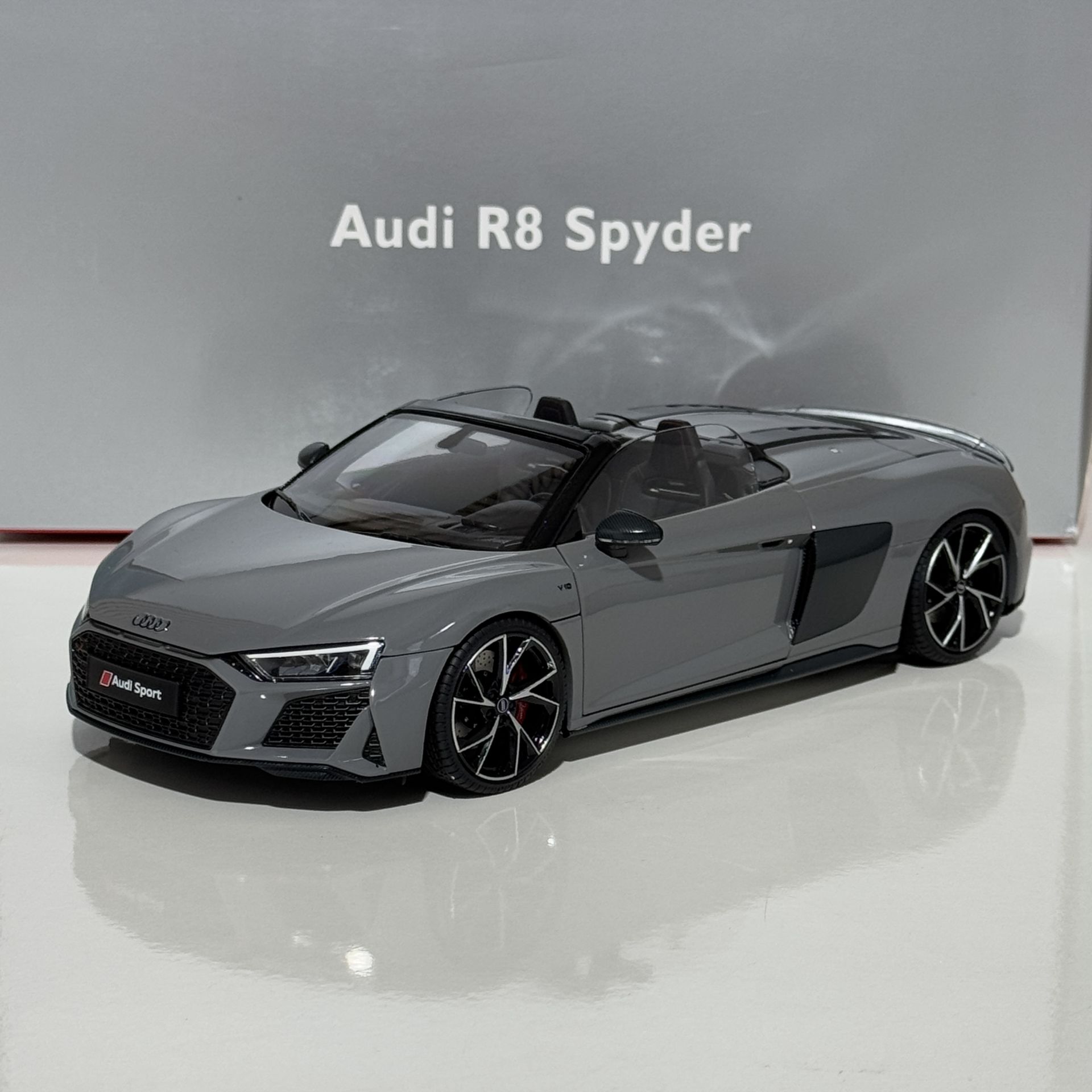1:18 AUDI R8 Spyder Nardo Grey 2021 - Kengfai