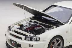 1:18 Nissan Skyline GT-R R34 V Spec 2 2001 White Pearl - Autoart