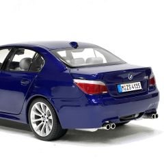 1:18 BMW M5 E60 Interlagos Blue 2005 - Kyosho