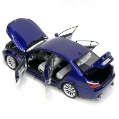 1:18 BMW M5 E60 Interlagos Blue 2005 - Kyosho