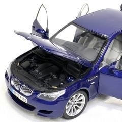 1:18 BMW M5 E60 Interlagos Blue 2005 - Kyosho