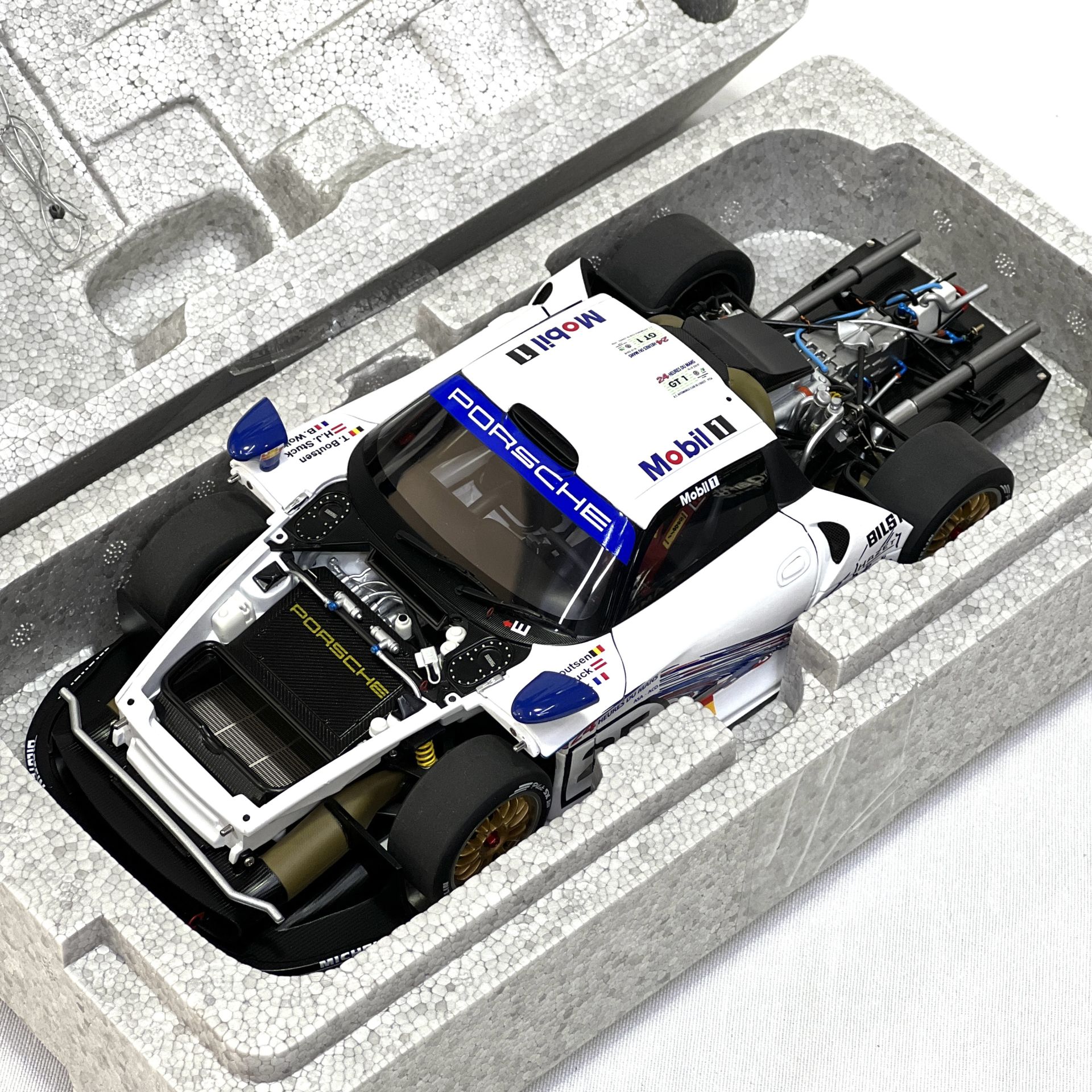 1:18 Porsche 911 GT1 24H Le Mans 1997 Mobil 1 Stuck - Autoart // CNR