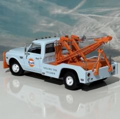 1:18 Chevrolet C-30 Dually Wrecker 1969 Gulf - Greenlight