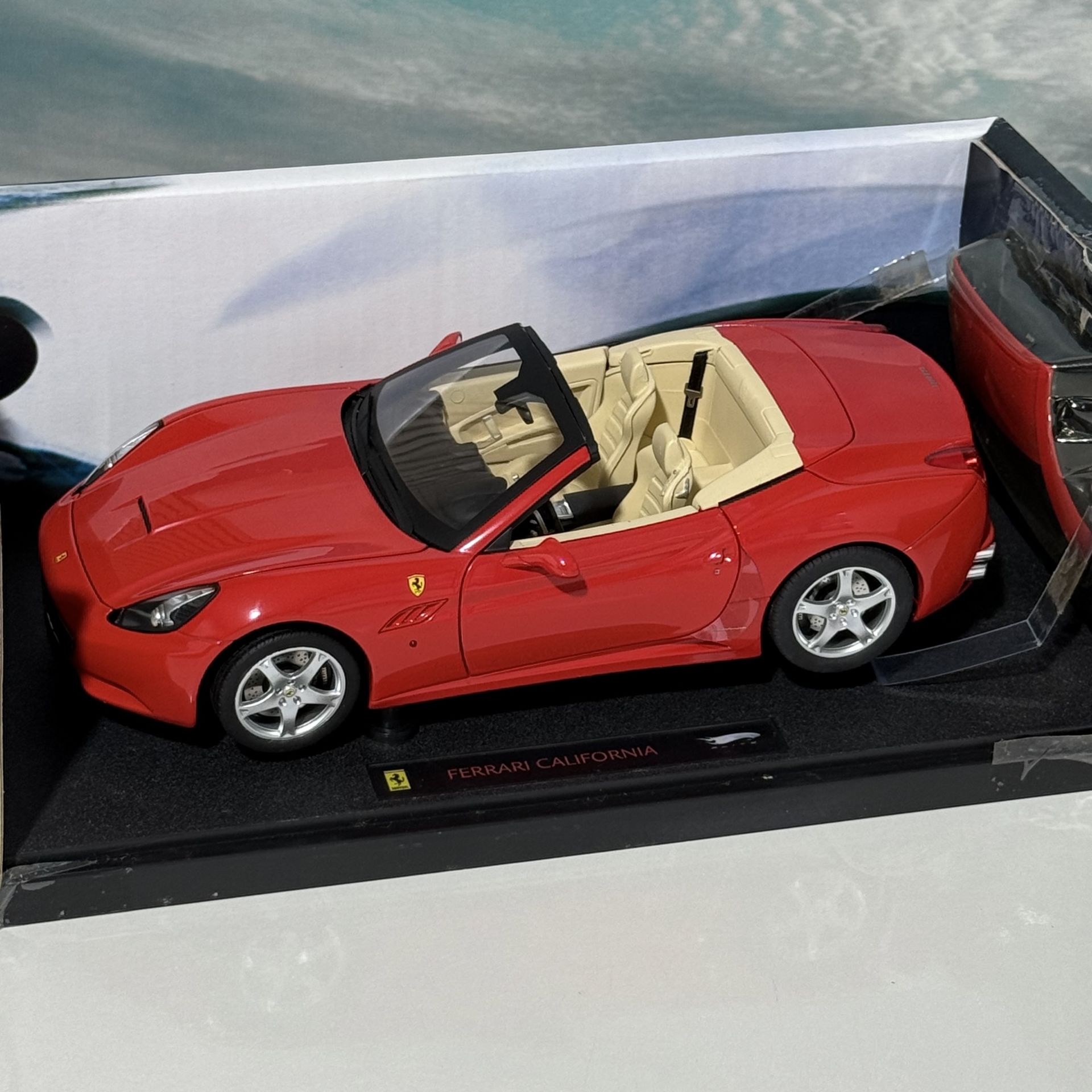 1:18 Ferrari New California Spider 2009 Red - Hot Wheels Elite