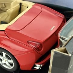 1:18 Ferrari New California Spider 2009 Red - Hot Wheels Elite