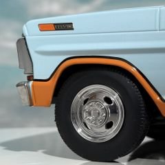 1:18 Ford F-350 Ramp Truck Gulf Racing Team - ACME