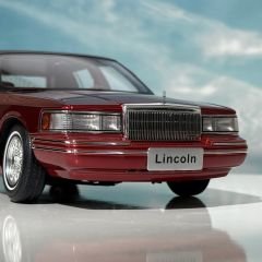 1:18 Lincoln Town Car 1995 Red 200 pcs -XiaoGuang Model