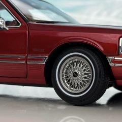 1:18 Lincoln Town Car 1995 Red 200 pcs -XiaoGuang Model