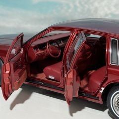 1:18 Lincoln Town Car 1995 Red 200 pcs -XiaoGuang Model