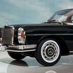 1:18 Mercedes-Benz 280 SE Green Metallic 1968 - Norev
