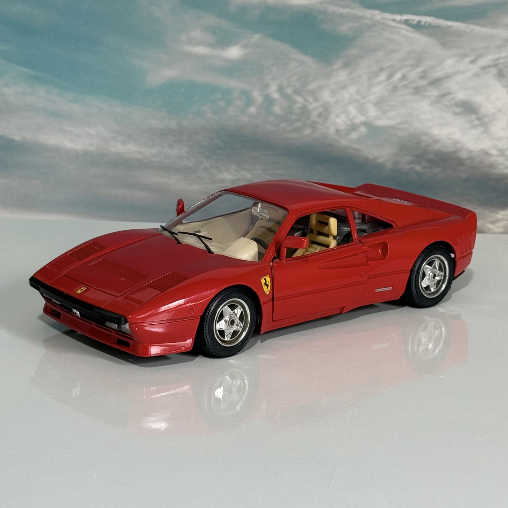 1:18 Ferrari 288 GTO Red İtalyan Üretim - Burago