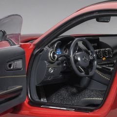 1:18 Mercedes-AMG GT R Cardinal Red 76331 - Autoart