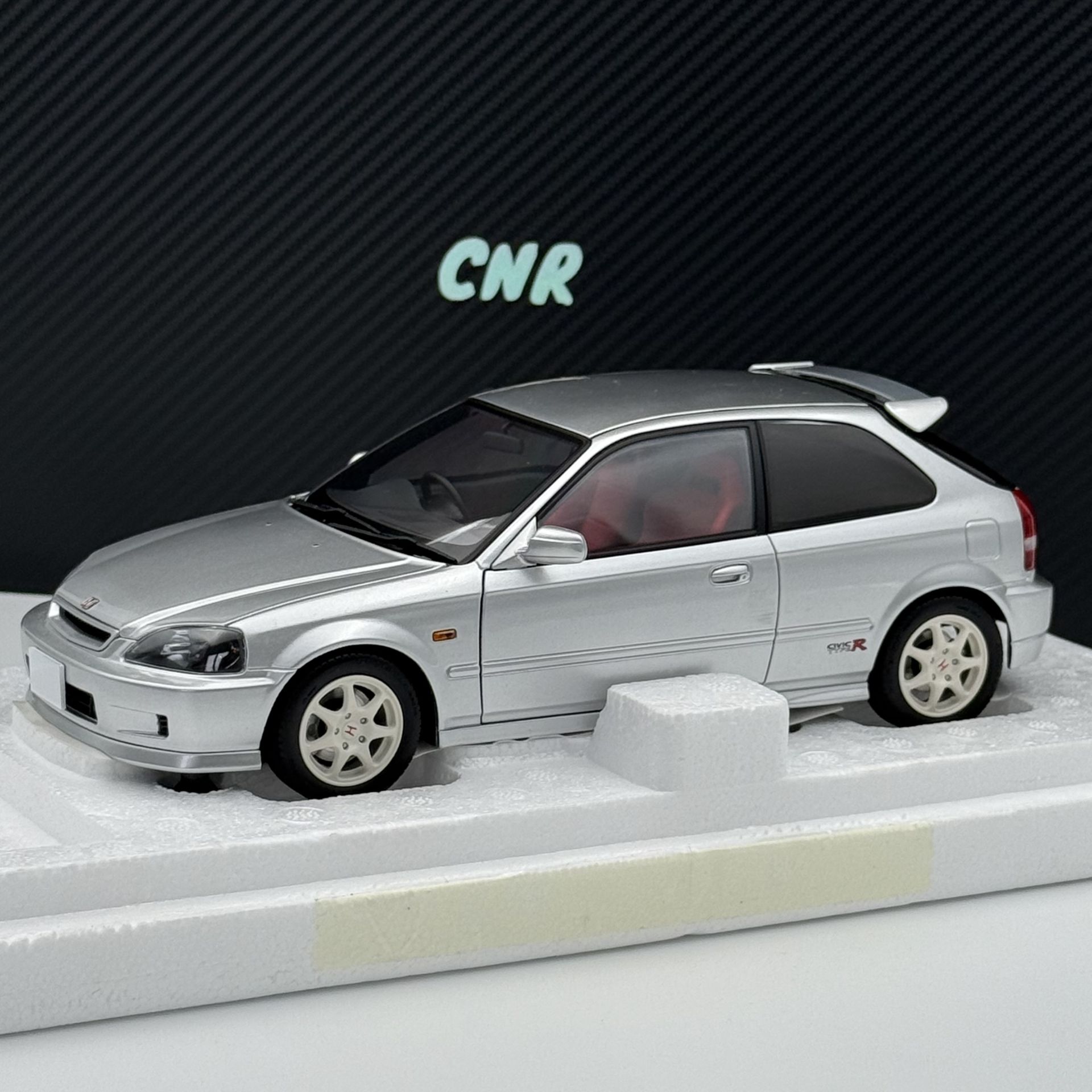 1:18 Honda Civic Type R EK9 Vogue Silver Metallic - Motorhelix