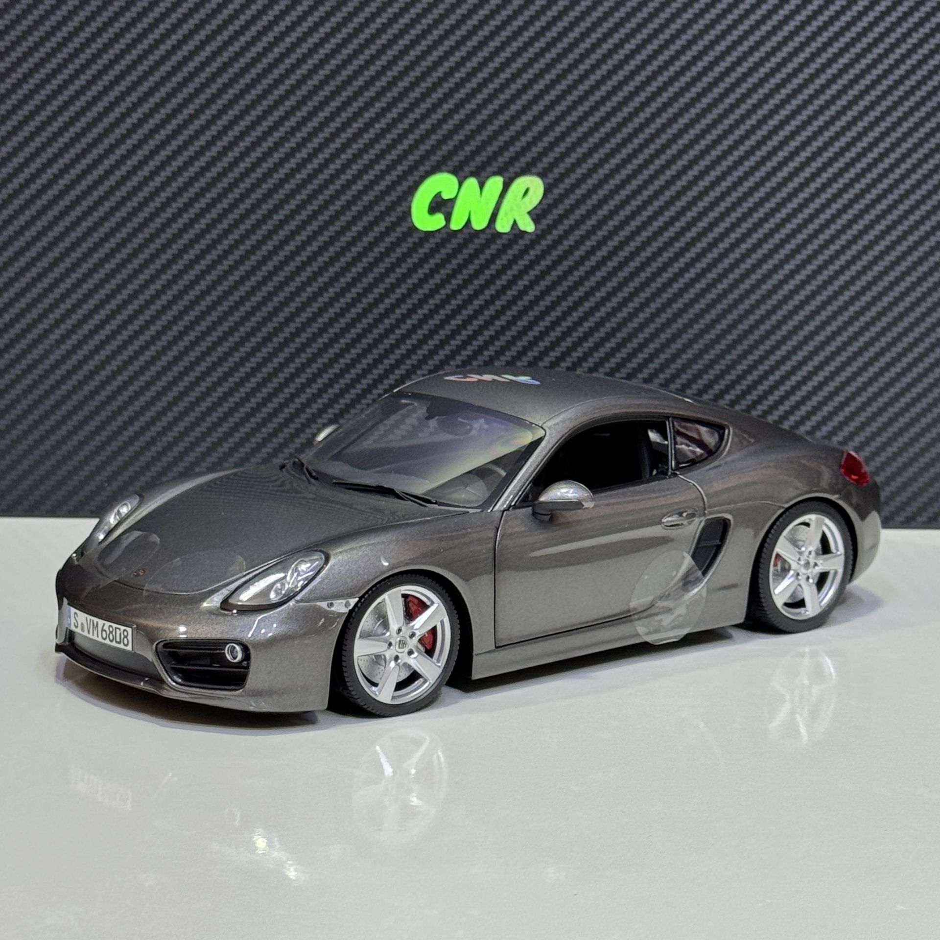 1:18 Porsche Cayman S Coupe 2013 Grey Met - Minichamps