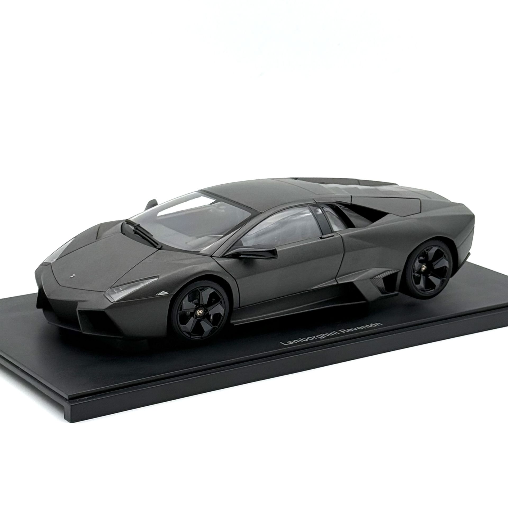 1:18 Lamborghini Reventon Matt Grey - Autoart
