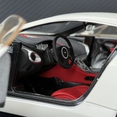 1:18 Aston Martin One-77 White Open/Close 77 Limitli - Fronti Art