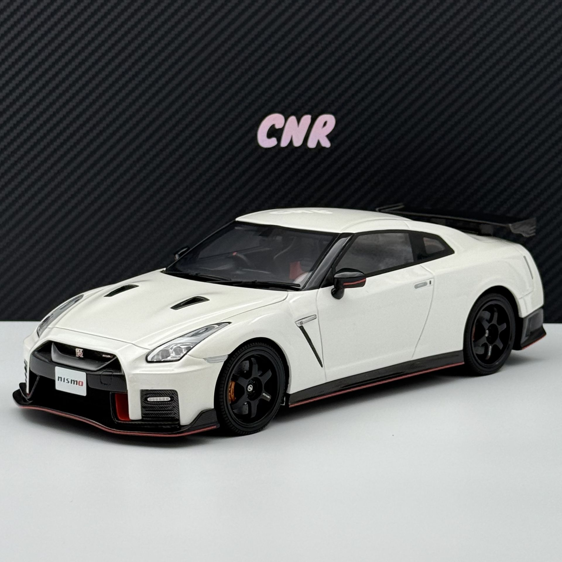 1:18 Nissan GT-R R35 Nismo Coupe 2017 White GT160 - GT Spirit