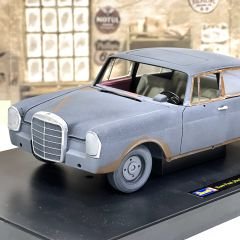 1:18 Mercedes-Benz Heckflosse Barn Find W111 - Revell