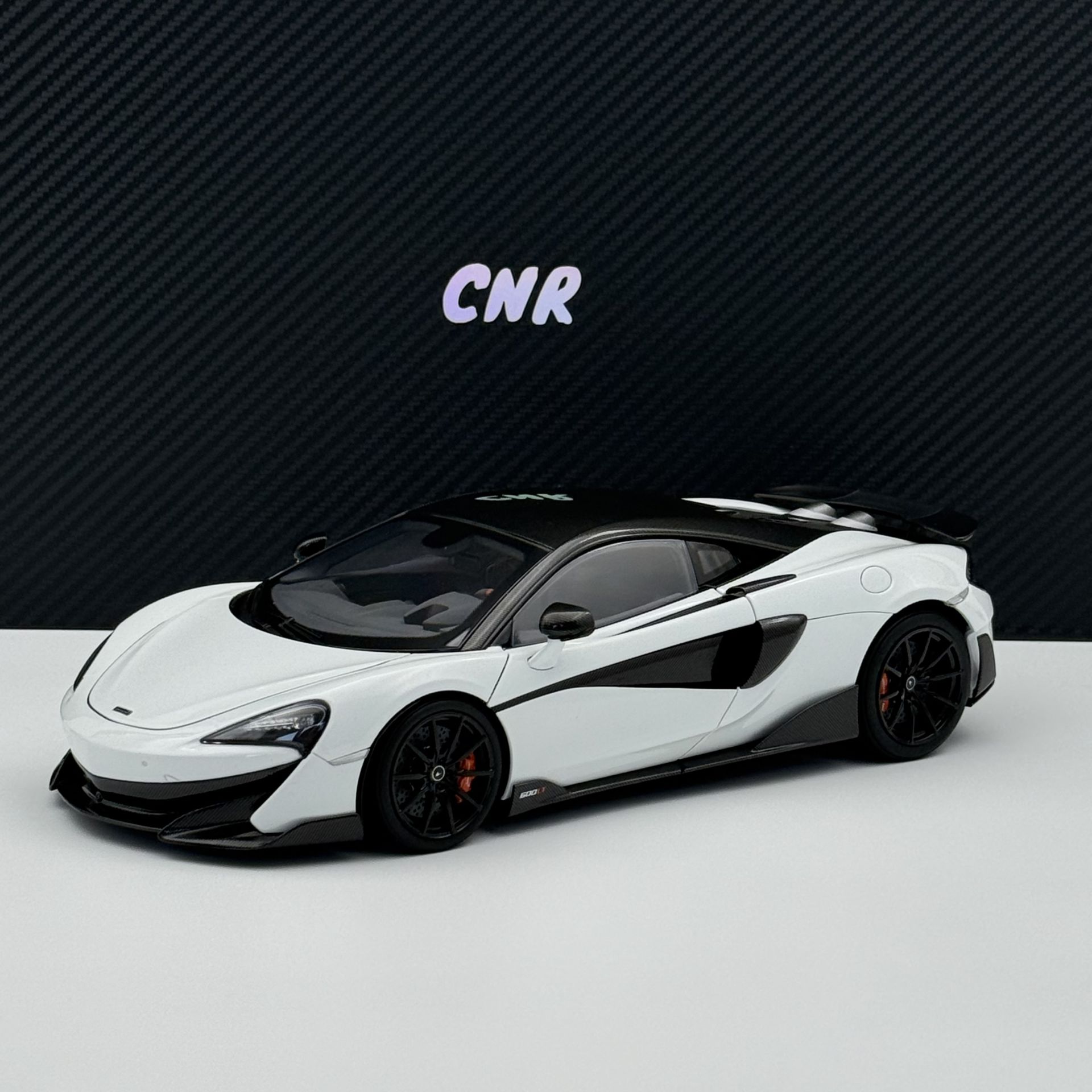 1:18 McLaren 600LT White 2018 Diecast - LCD Models
