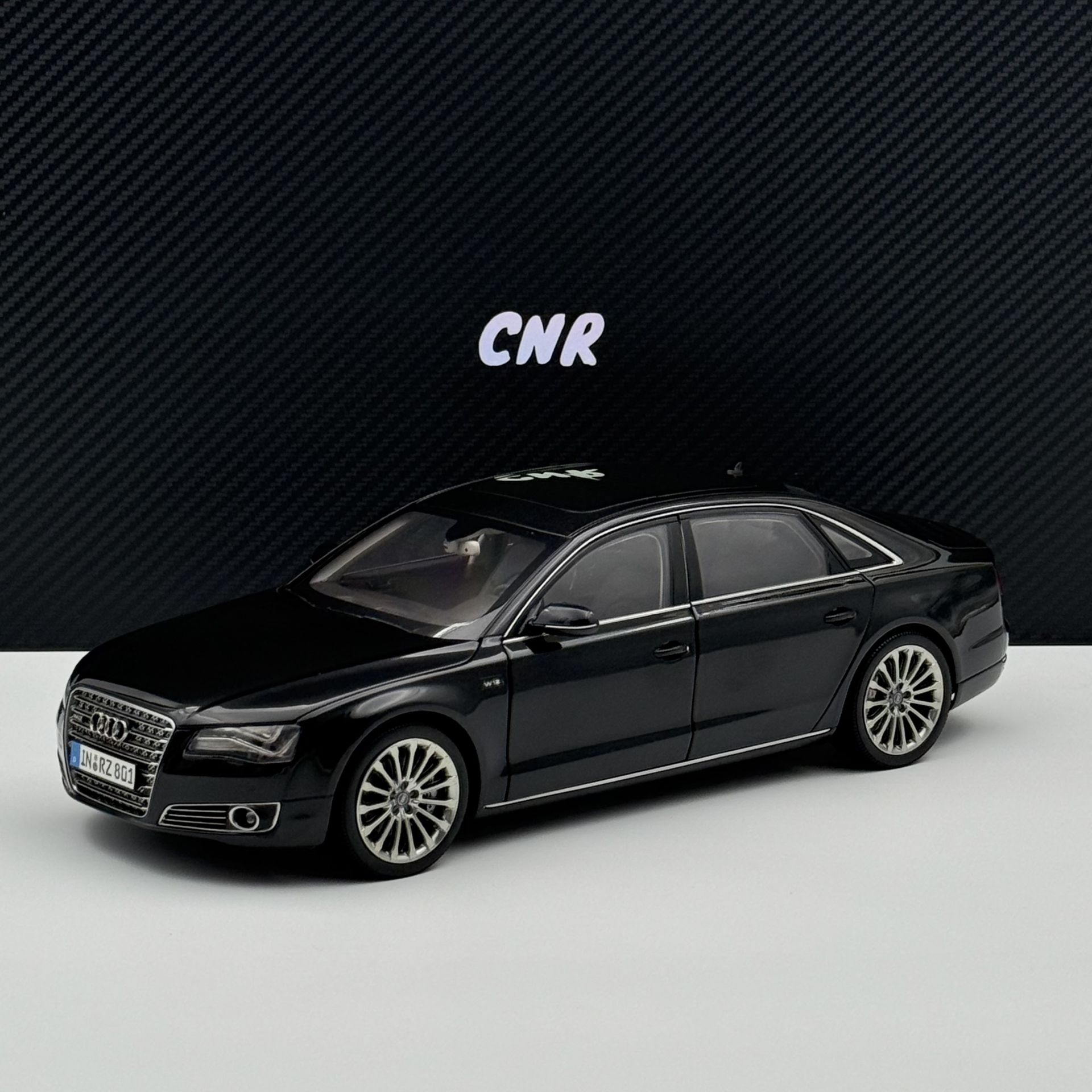 1:18 AUDI A8 Long W12 Phantom Black 2010 - Kyosho / Dealer