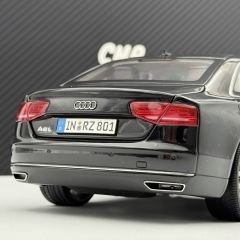 1:18 AUDI A8 Long W12 Phantom Black 2010 - Kyosho / Dealer