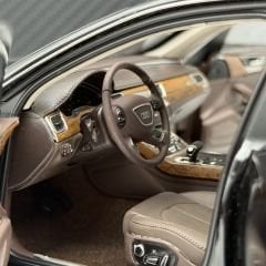 1:18 AUDI A8 Long W12 Phantom Black 2010 - Kyosho / Dealer