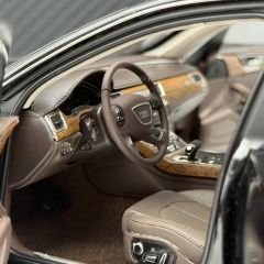 1:18 AUDI A8 Long W12 Phantom Black 2010 - Kyosho / Dealer