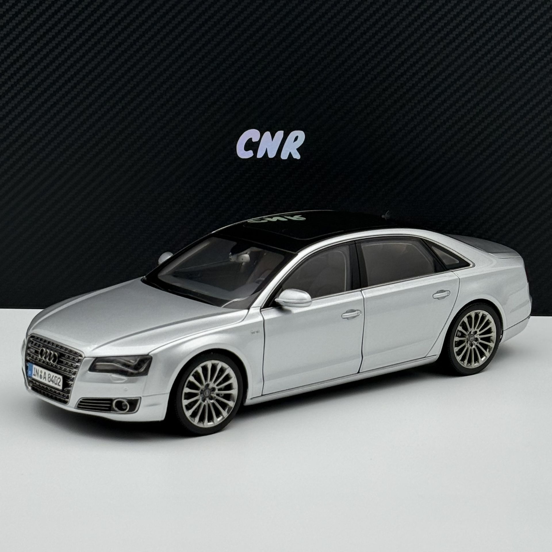 1:18 AUDI A8 Long W12 Ice Silver 2010 - Kyosho / Dealer