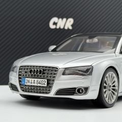 1:18 AUDI A8 Long W12 Ice Silver 2010 - Kyosho / Dealer