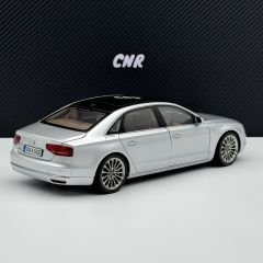 1:18 AUDI A8 Long W12 Ice Silver 2010 - Kyosho / Dealer