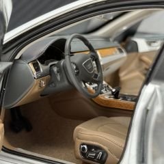 1:18 AUDI A8 Long W12 Ice Silver 2010 - Kyosho / Dealer