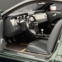 1:18 Ford Bullitt Mustang GT 2008 Highland Green Met - Autoart