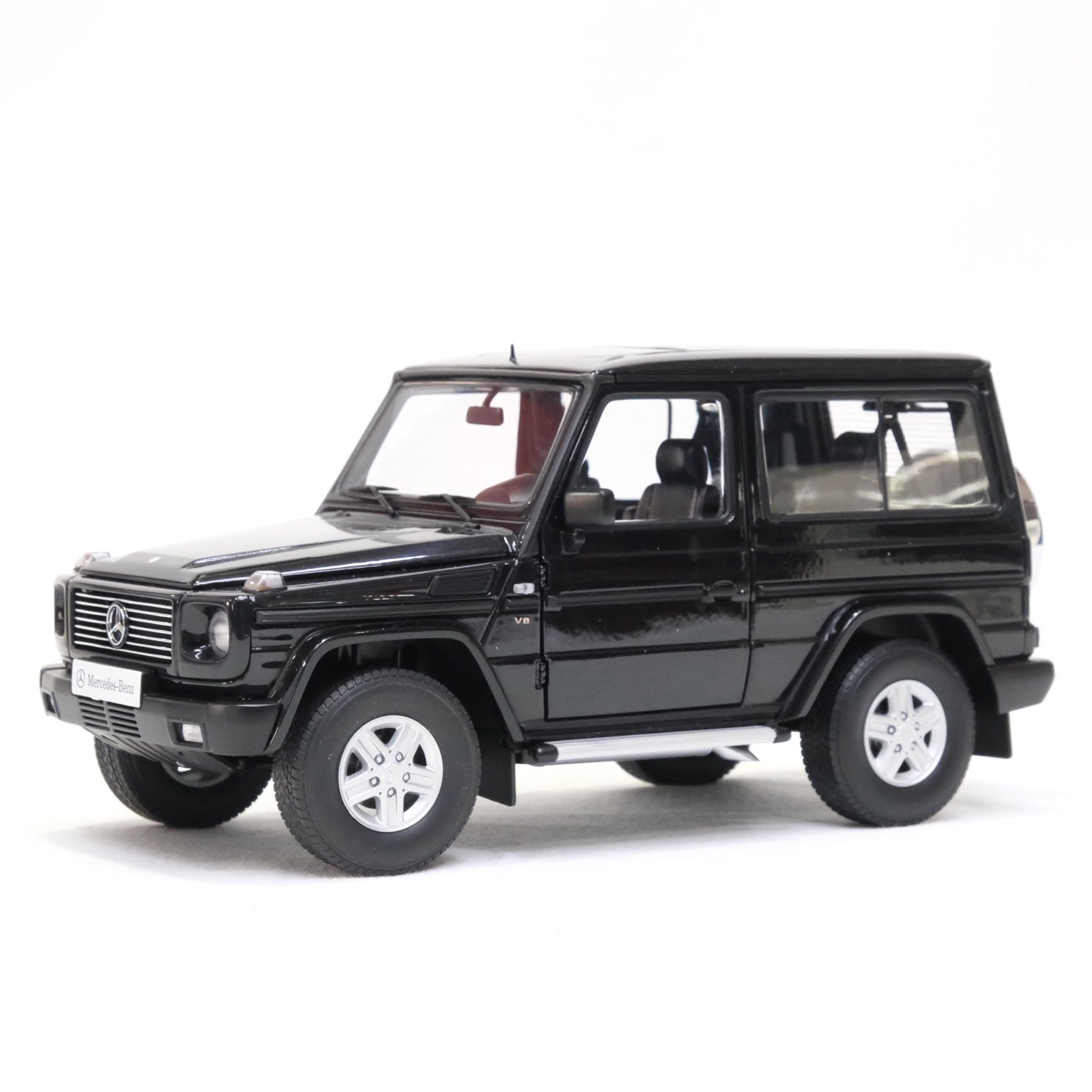 1:18 Mercedes-Benz G500 SWB Black 1998 - Autoart