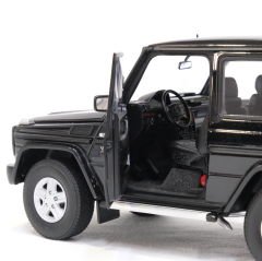 1:18 Mercedes-Benz G500 SWB Black 1998 - Autoart