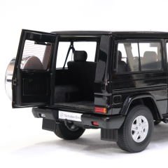 1:18 Mercedes-Benz G500 SWB Black 1998 - Autoart