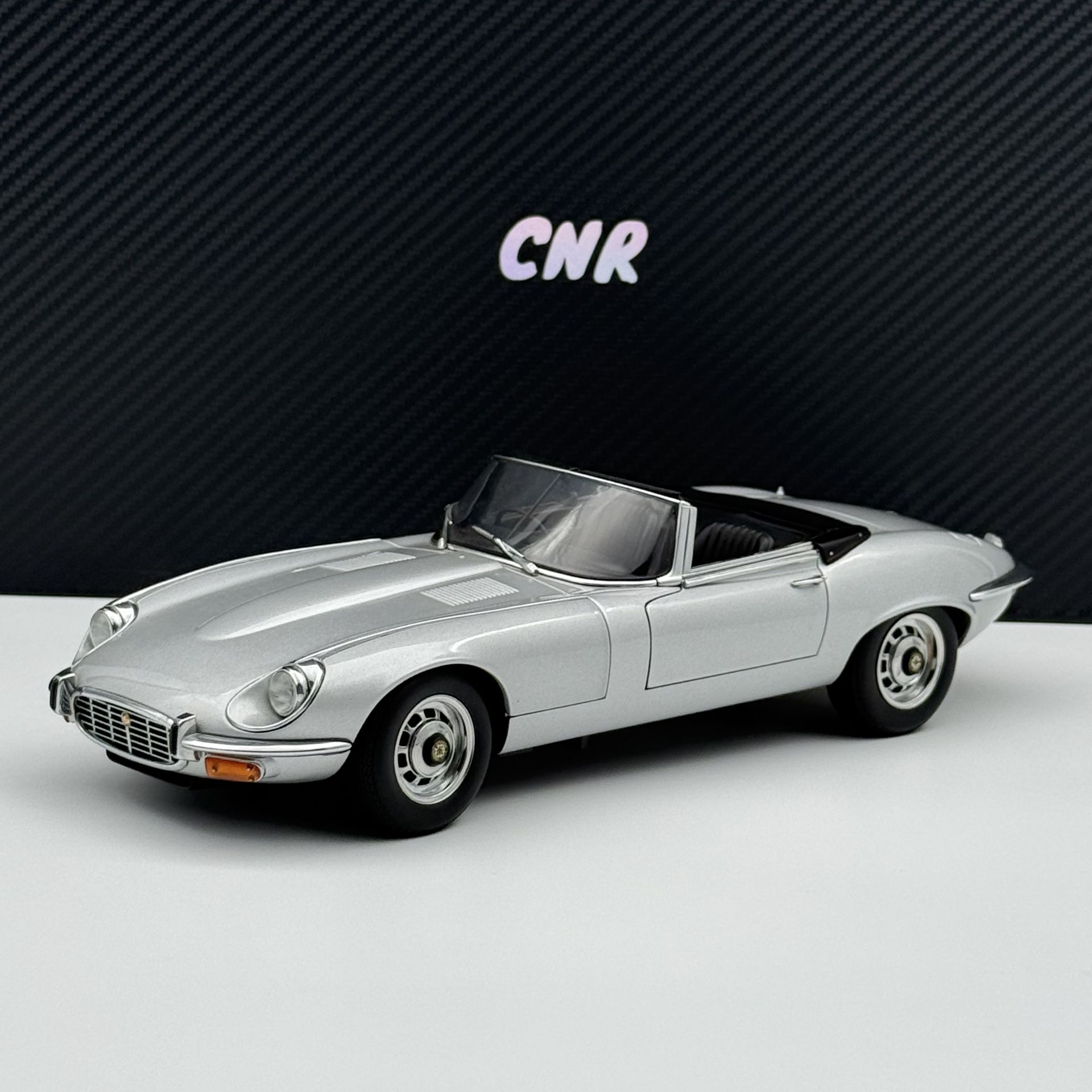 1:18 Jaguar E Type Roadster Serie 3 V12 Silver 73521 - Autoart