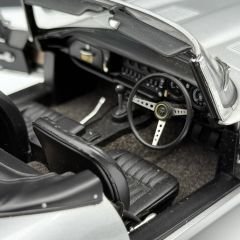1:18 Jaguar E Type Roadster Serie 3 V12 Silver 73521 - Autoart