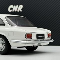 1:18 Alfa Romeo 1750 GTV LHD 1967 White 70101 - Autoart