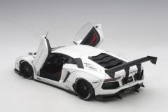 1:18 Lamborghini Aventador Liberty Walk 2017 - Autoart